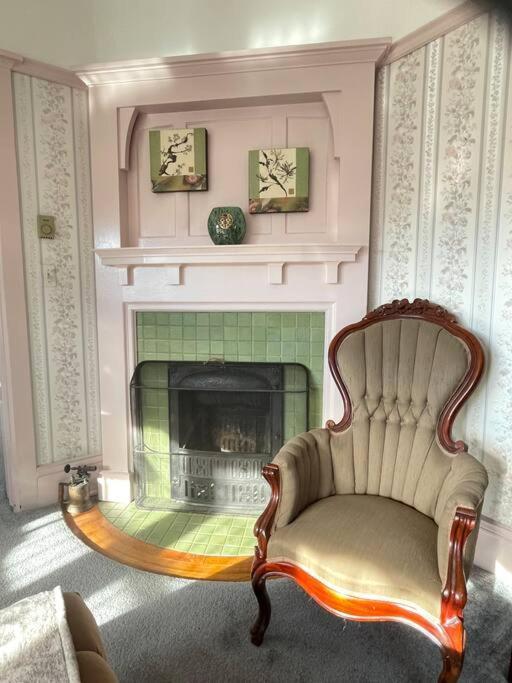 Parlor In Heritage Manor, Fairfield, Near Dt *