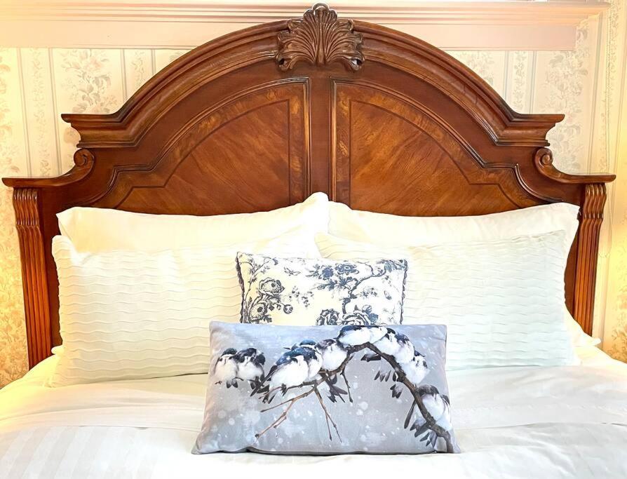 Parlor In Heritage Manor, Fairfield, Near Dt Apartment *