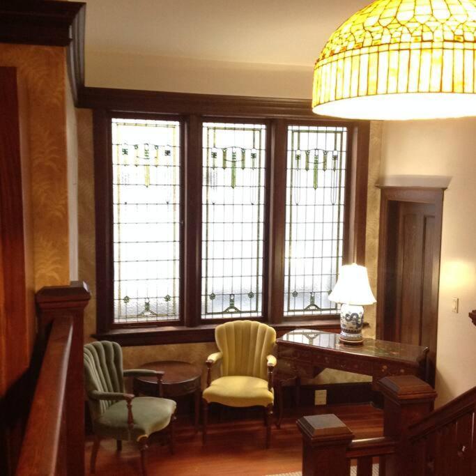 Parlor In Heritage Manor, Fairfield, Near Dt Apartment Victoria