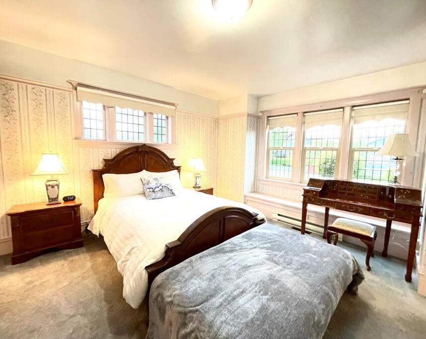 Apartment Parlor In Heritage Manor, Fairfield, Near Dt Victoria