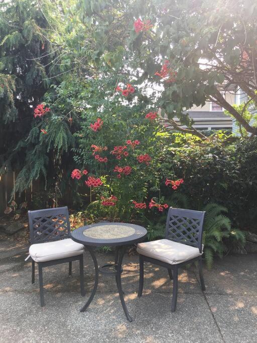 Parlor In Heritage Manor, Fairfield, Near Dt Apartment Victoria