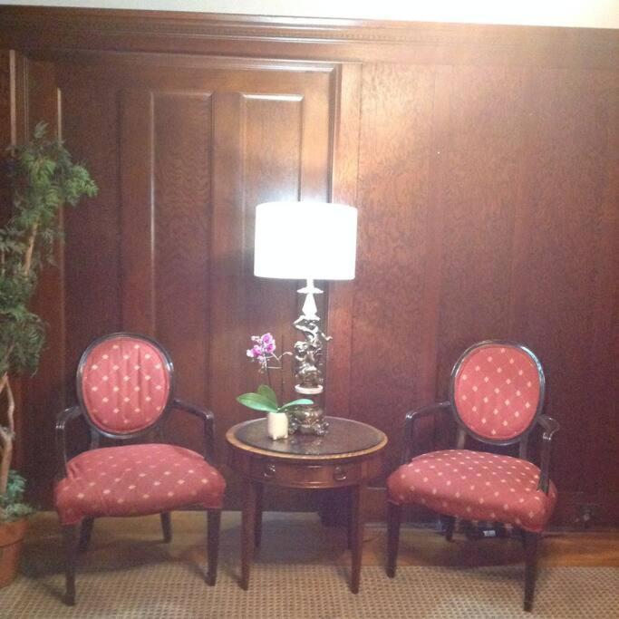 Parlor In Heritage Manor, Fairfield, Near Dt Victoria
